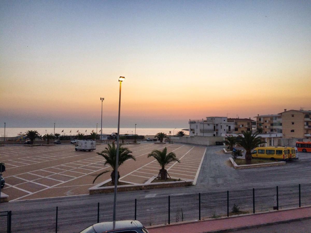 B&B Palazzo Manfredi Vieste, Fronte Mare Con Parcheggio Extérieur photo